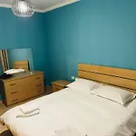 Quiet & Spacious City Center Apartment - 4 Min Walk