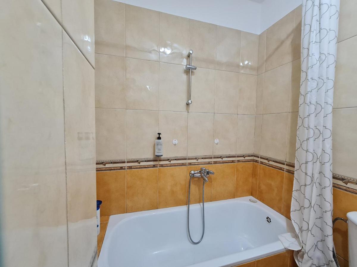 Apartament Quiet & Spacious Center - 4 Min Walk