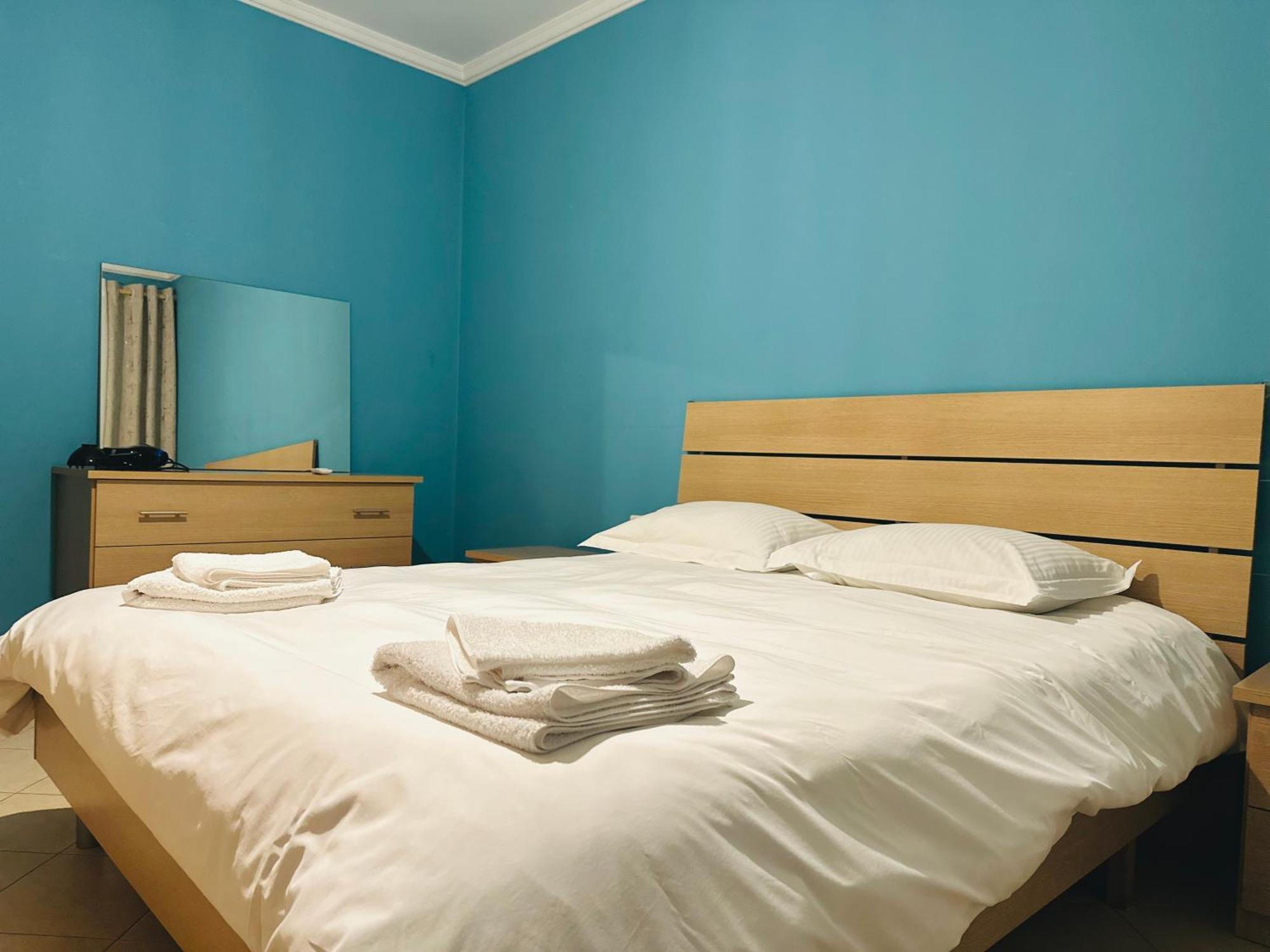 Apartament Quiet & Spacious Center - 4 Min Walk Tirana
