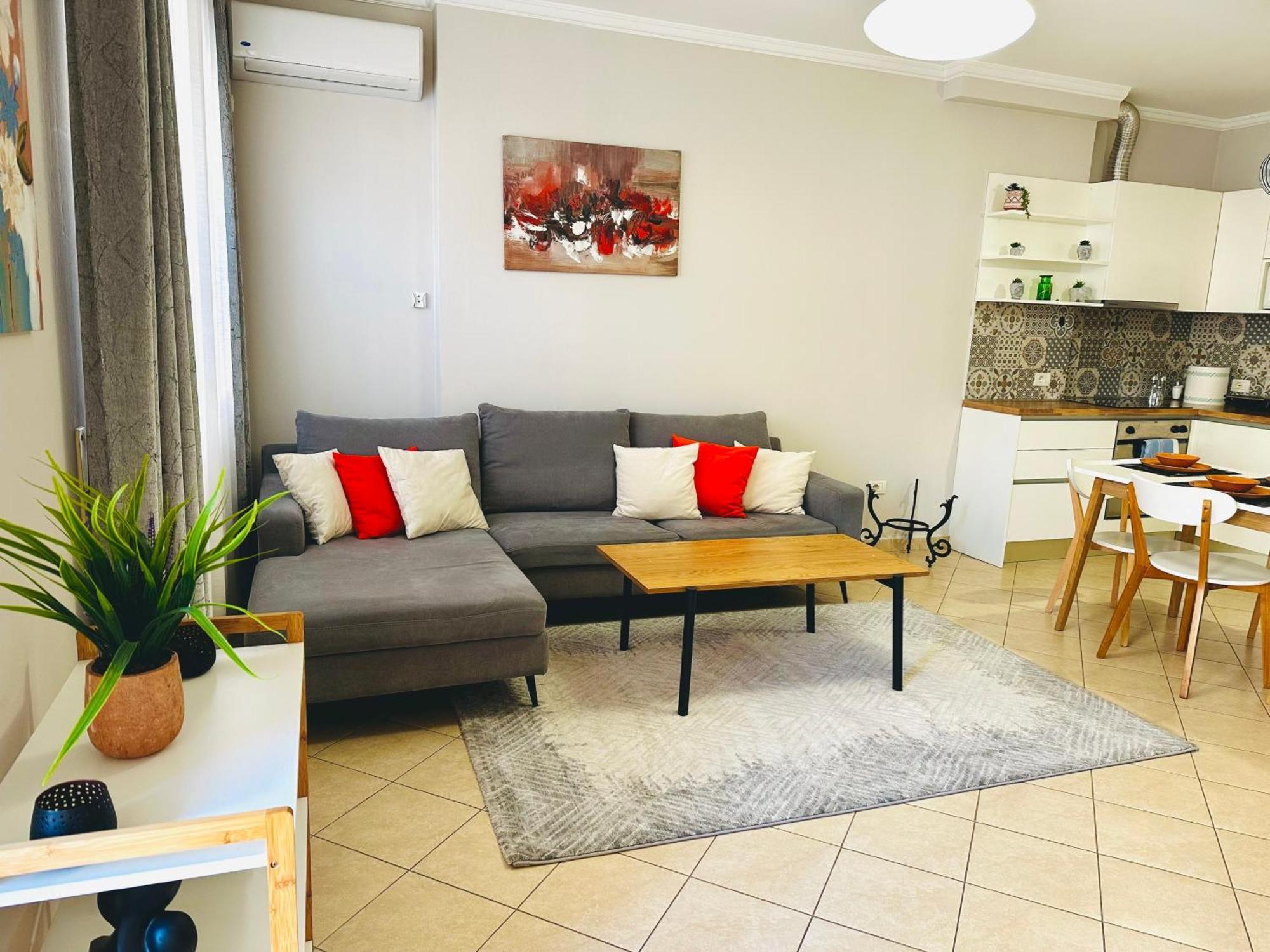 Quiet & Spacious Center - 4 Min Walk * Tirana