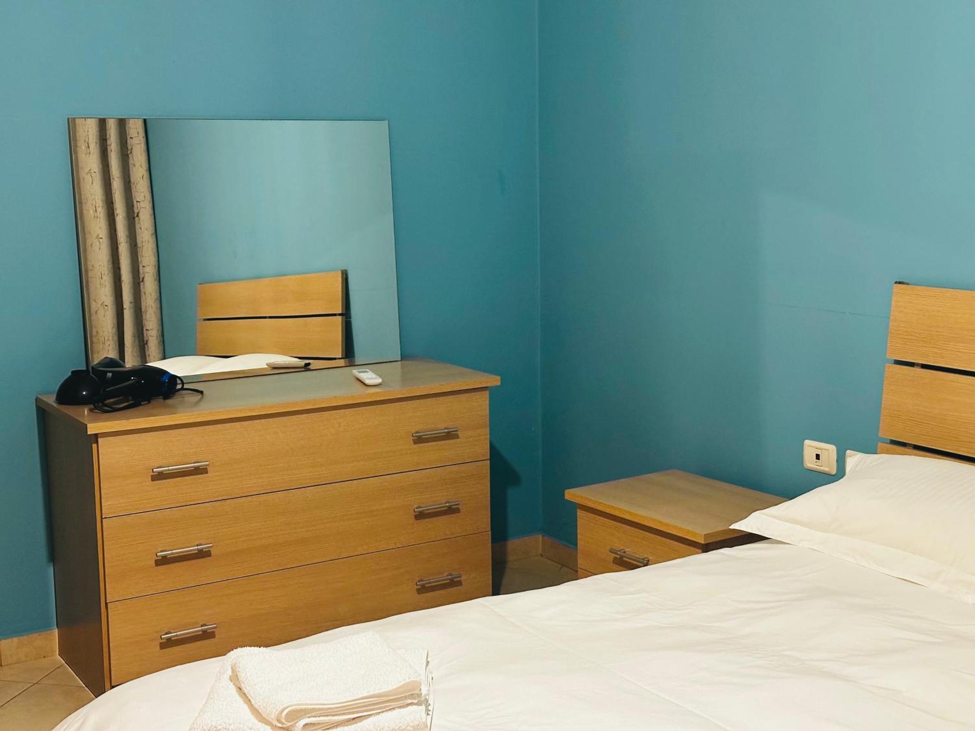 Quiet & Spacious Center - 4 Min Walk *