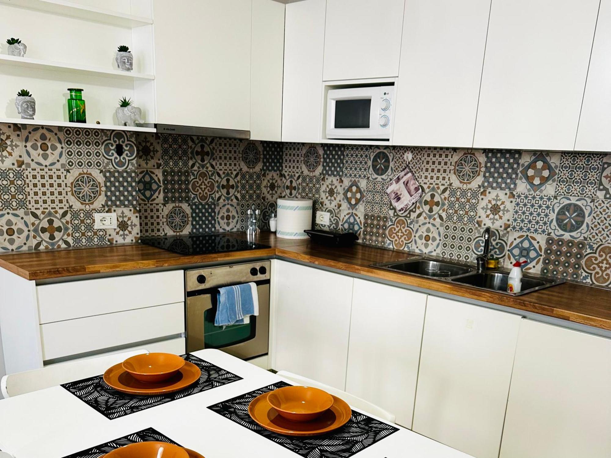 Quiet & Spacious Center - 4 Min Walk * Tiranë